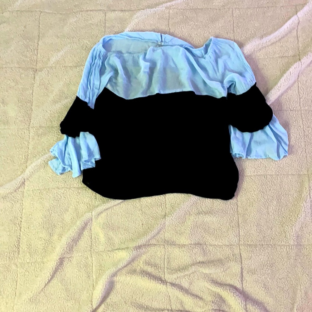 Black and blue off the shoulder long sleeve tee